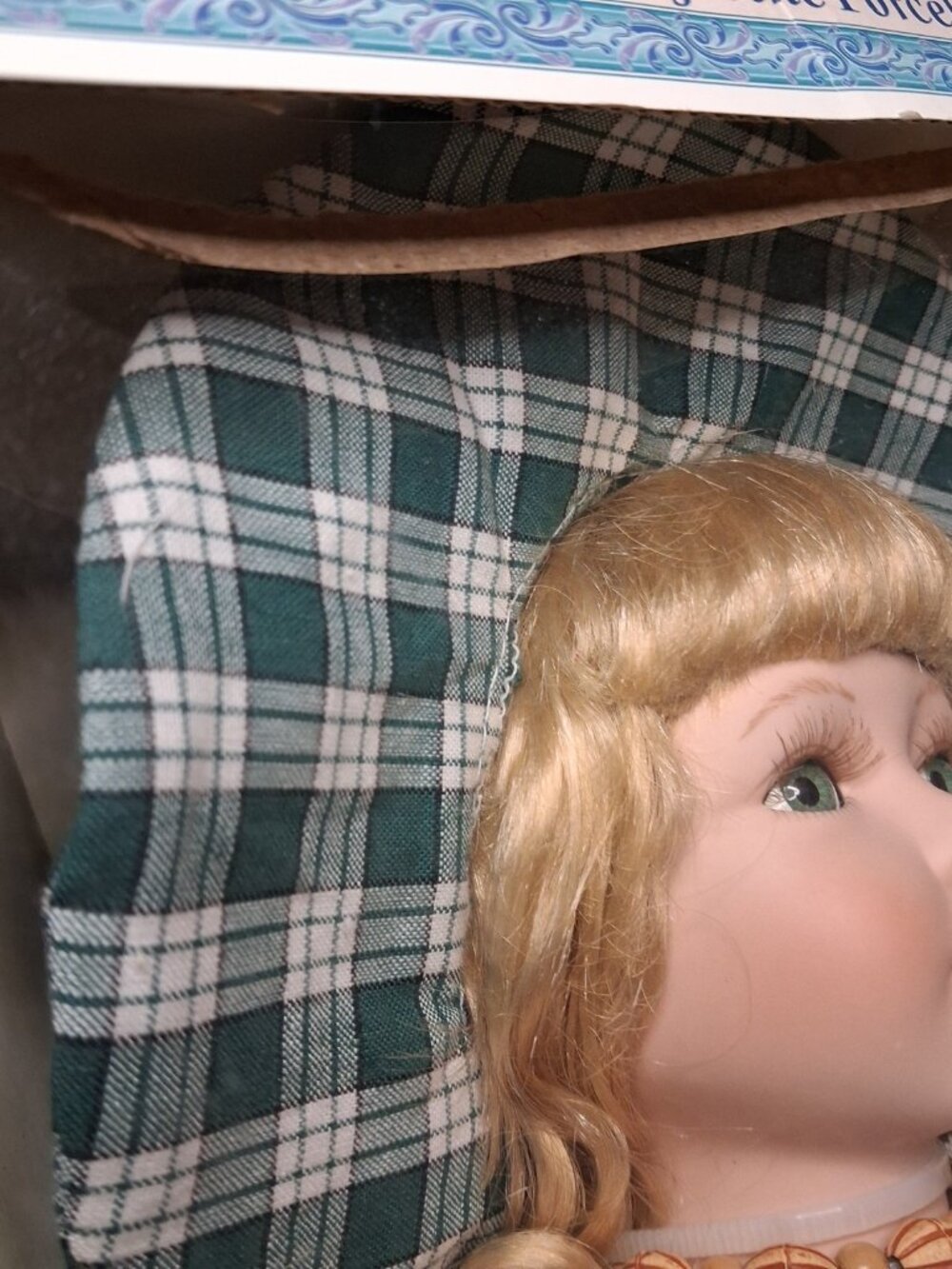 Vintage 2001 Angelina Collection Fine Porcelain Doll Green Plaid NIB w/ COA - Picture 14 of 16